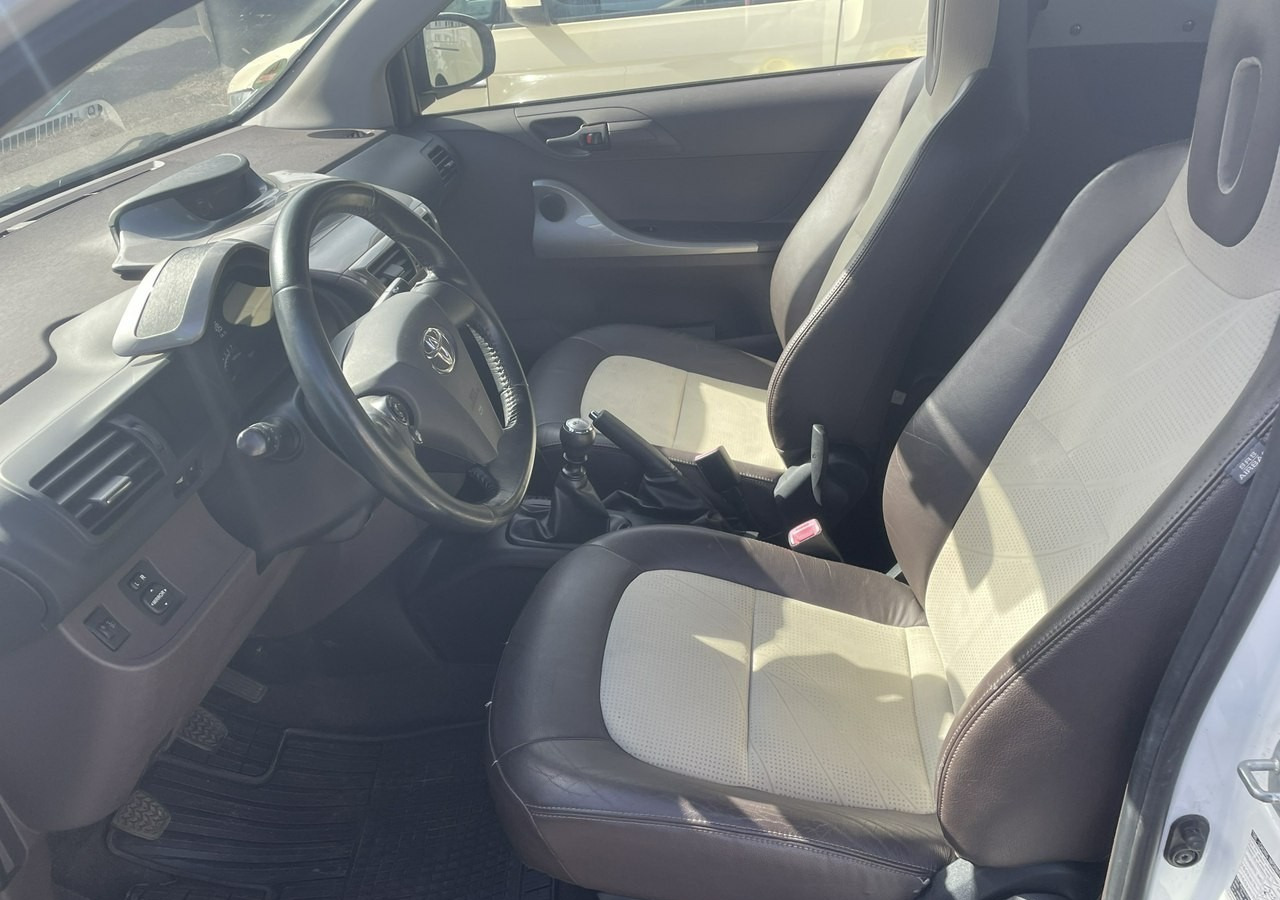 Toyota IQ Toyota iQ Klima - Хэтчбек: фото 5 Toyota IQ Toyota iQ Klima - Хэтчбек: фото 5