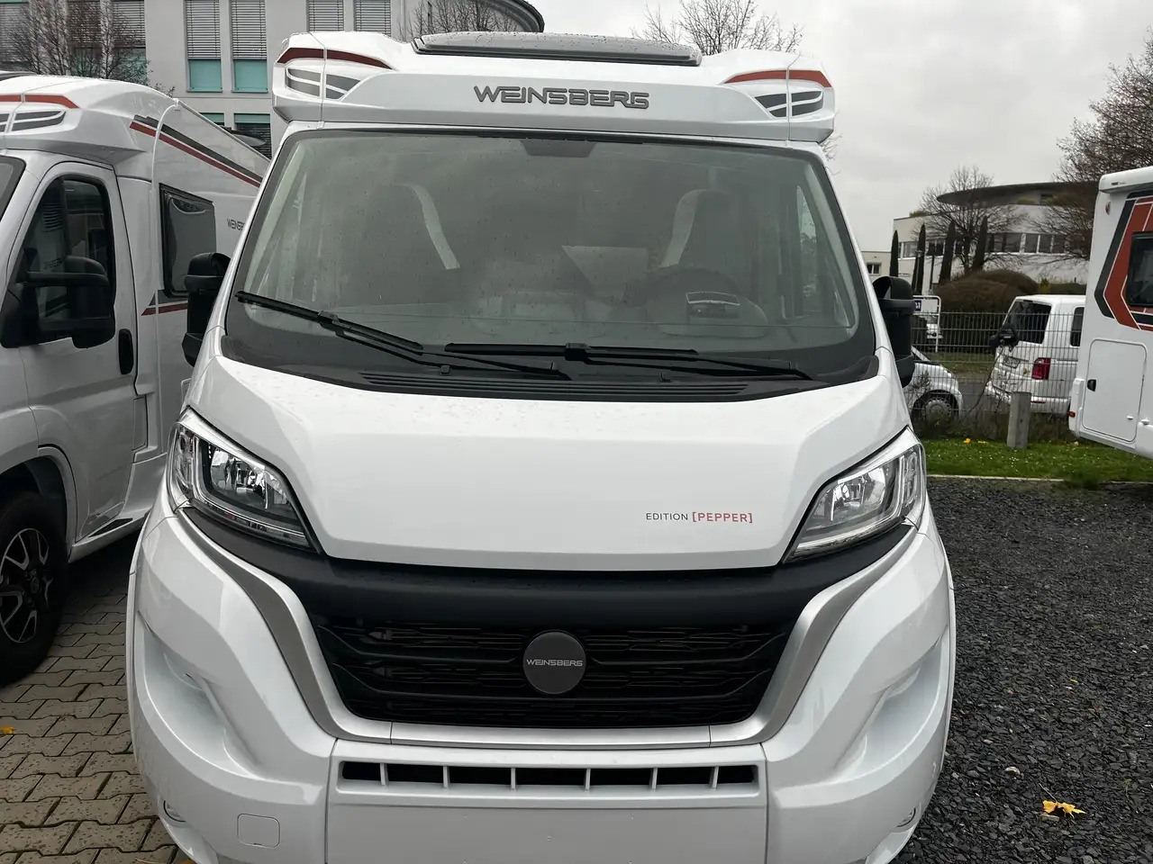 Weinsberg CaraCompact 600 MEG Pepper Mietwagen Verfügbar - Полуинтегрированный автодом: фото 2 Weinsberg CaraCompact 600 MEG Pepper Mietwagen Verfügbar - Полуинтегрированный автодом: фото 2