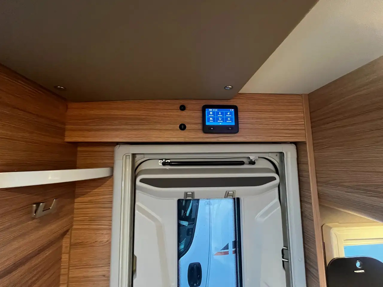 Новый Полуинтегрированный автодом Weinsberg CaraCompact 600 MEG Pepper Mietwagen Verfügbar: фото 14
