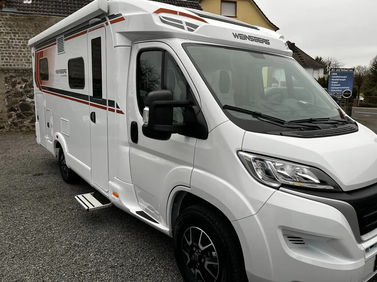 Weinsberg CaraCompact 600 MEG Pepper Mietwagen Verfügbar - Полуинтегрированный автодом: фото 1 Weinsberg CaraCompact 600 MEG Pepper Mietwagen Verfügbar - Полуинтегрированный автодом: фото 1