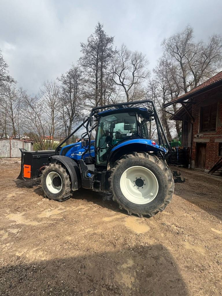 New Holland T5.110 AutoCommand - Лесной трактор: фото 1 New Holland T5.110 AutoCommand - Лесной трактор: фото 1
