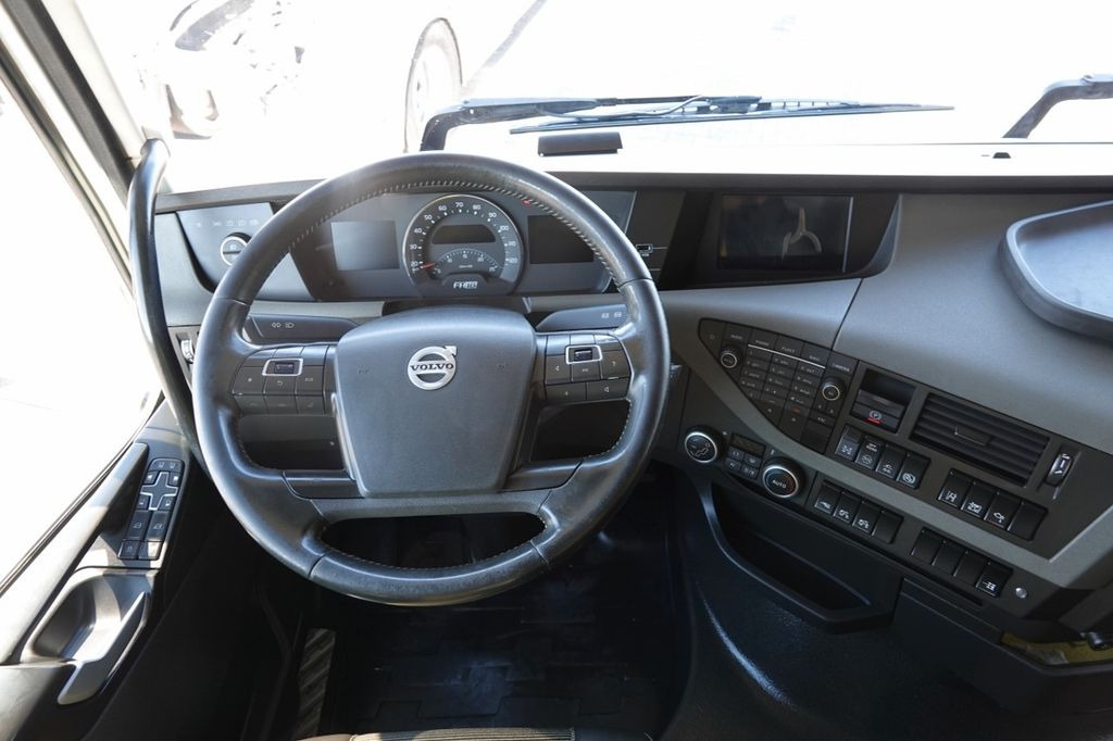 Фото интерьера 1: Volvo FH 540 / 6x4 / HYDRAULIKA / I -PARK COOL /3 OSIE Volvo FH 540 / 6x4 / HYDRAULIKA / I -PARK COOL /3 OSIE в лизинг Volvo FH 540 / 6x4 / HYDRAULIKA / I -PARK COOL /3 OSIE Volvo FH 540 / 6x4 / HYDRAULIKA / I -PARK COOL /3 OSIE