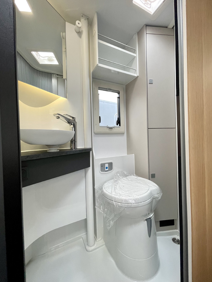 Новый Полуинтегрированный автодом Adria Matrix 650SC: фото 8