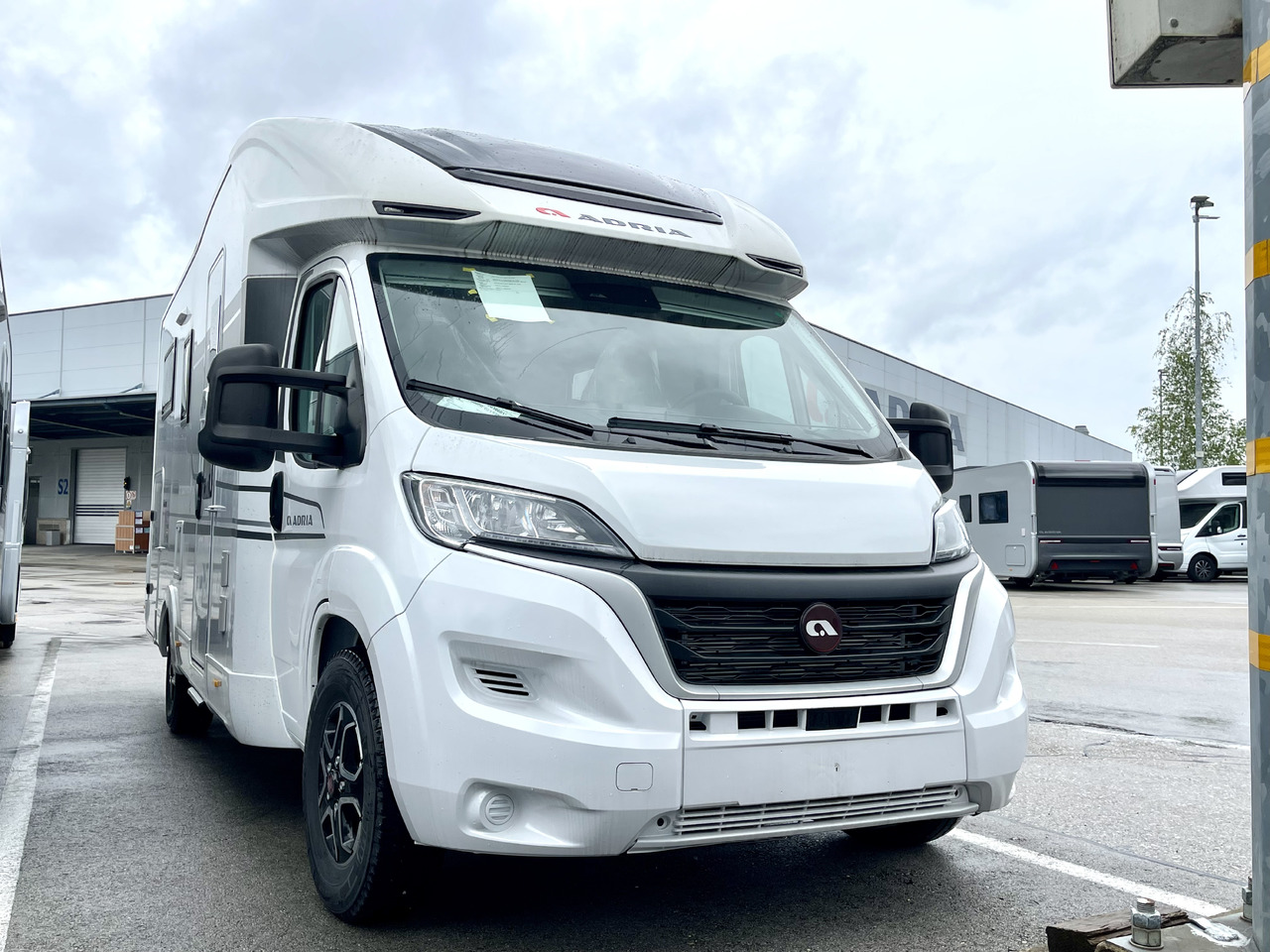 Adria Matrix 650SC - Полуинтегрированный автодом: фото 2 Adria Matrix 650SC - Полуинтегрированный автодом: фото 2