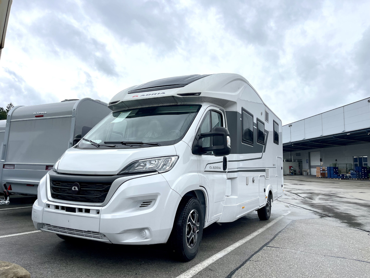 Adria Matrix 650SC - Полуинтегрированный автодом: фото 1 Adria Matrix 650SC - Полуинтегрированный автодом: фото 1