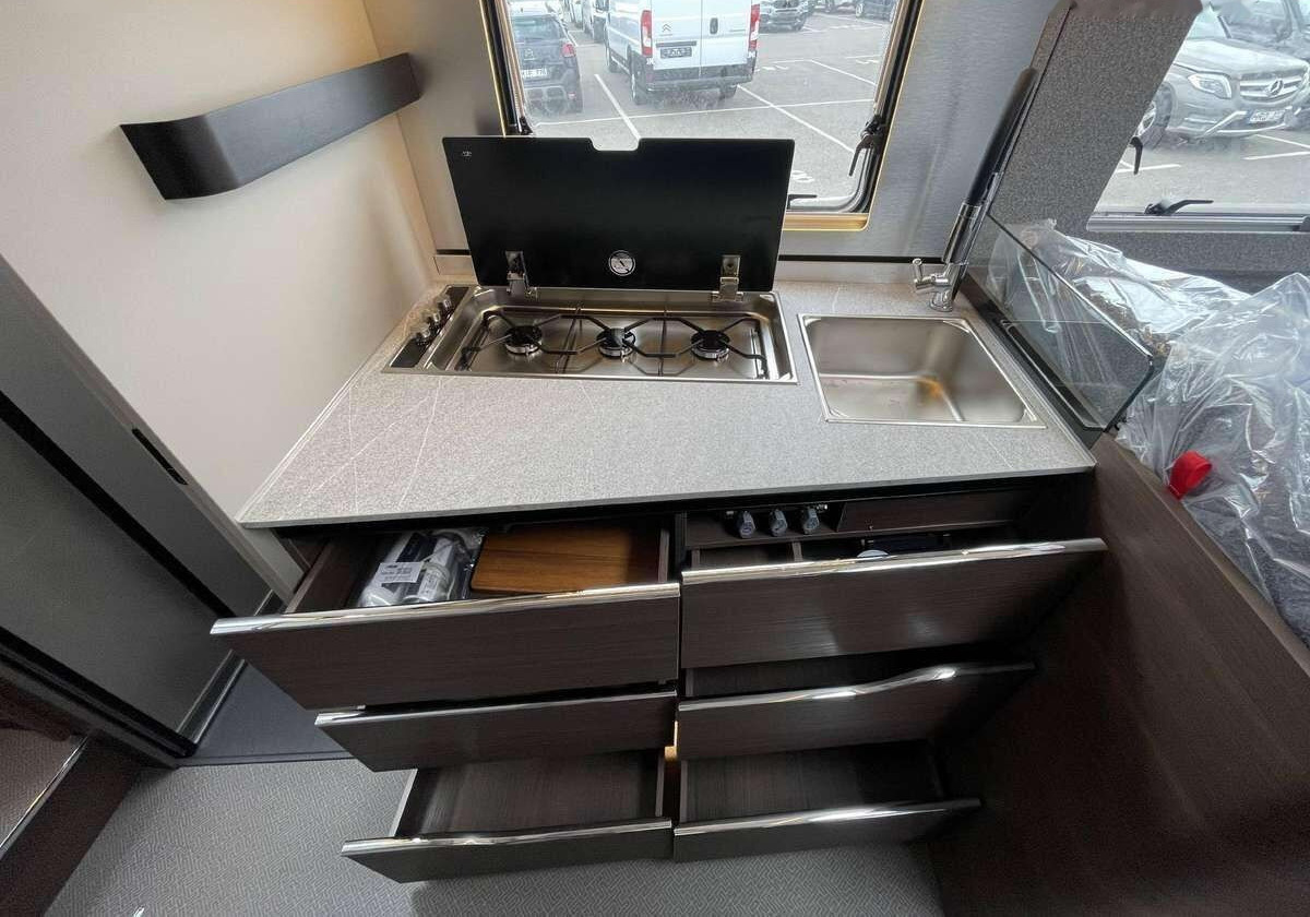 Дом на колесах Adria Super Sonic 780SL: фото 7