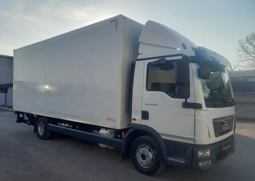 MAN TGL 12.250 NAUKA JAZDY / ELKA / L / MANUAL 8 / - Тентованный грузовик: фото 1 MAN TGL 12.250 NAUKA JAZDY / ELKA / L / MANUAL 8 / - Тентованный грузовик: фото 1