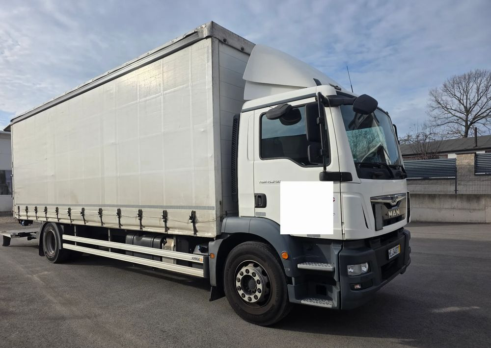 MAN TGM 15.250 /18.250 /FIRANKA / RAMA DO ZABUDOWY / WYWROTKA / HAKOWIEC / MANUALNA - Тентованный грузовик: фото 2 MAN TGM 15.250 /18.250 /FIRANKA / RAMA DO ZABUDOWY / WYWROTKA / HAKOWIEC / MANUALNA - Тентованный грузовик: фото 2