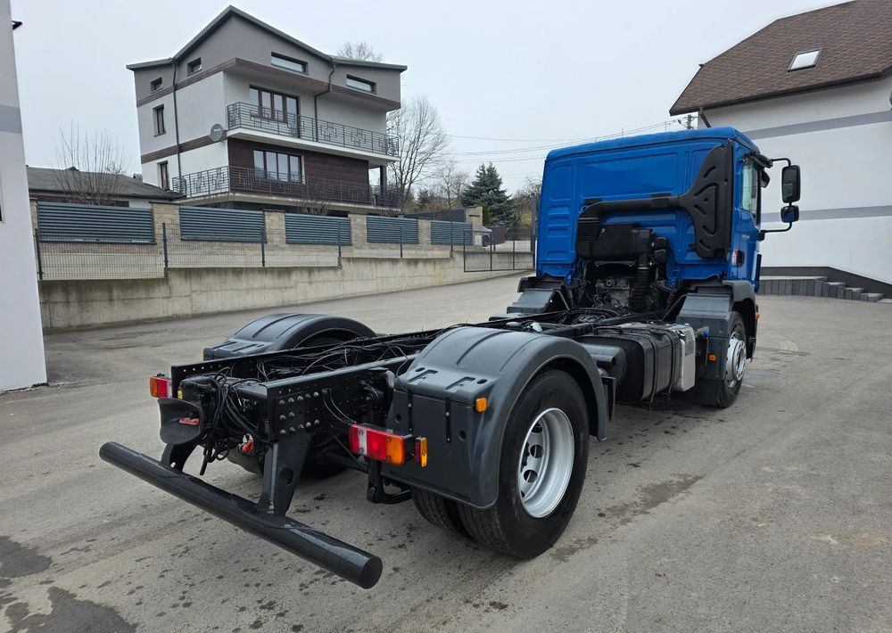 MAN TGM 18.320 urządzenie hakowe AXOR - Грузовик-шасси: фото 4 MAN TGM 18.320 urządzenie hakowe AXOR - Грузовик-шасси: фото 4