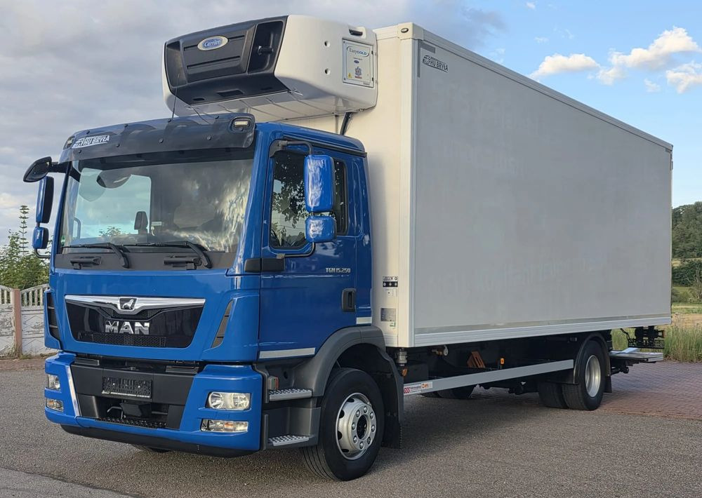 MAN TGM 15.250 / CHŁODNIA / WINDA / 2018 ROK / 230 TYŚ KM / BOCZNE DRZWI / AUTOMAT / SPROWADZONY / E6 / 18  EUROPALET/ - Рефрижератор: фото 1 MAN TGM 15.250 / CHŁODNIA / WINDA / 2018 ROK / 230 TYŚ KM / BOCZNE DRZWI / AUTOMAT / SPROWADZONY / E6 / 18  EUROPALET/ - Рефрижератор: фото 1