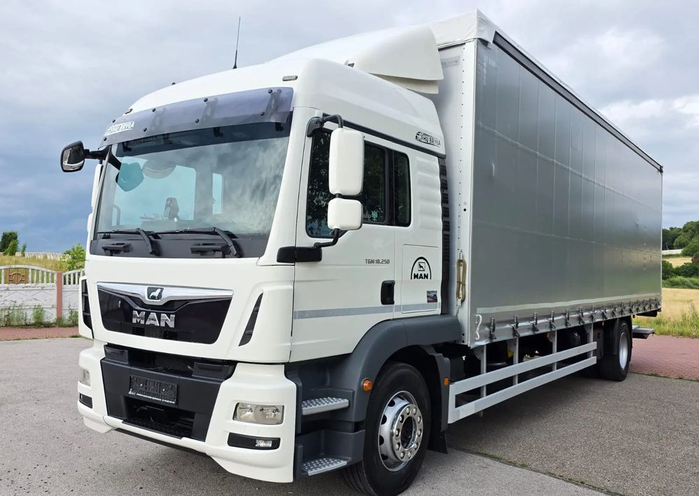 MAN TGM 18.290 / 18.250 /E6 / 22 PALETY / AUTOMAT / ZSUWANY DACH ORAZ BOKI / 9700 ŁADOWNOŚĆ / SERWISOWANY / NISKI PRZEBIEG / WINDA / FIRANKA / SPROWADZONY / 2019 / 335 TYŚ PRZEBIEG / PIERWSZY WŁAŚCIC - Тентованный грузовик: фото 1 MAN TGM 18.290 / 18.250 /E6 / 22 PALETY / AUTOMAT / ZSUWANY DACH ORAZ BOKI / 9700 ŁADOWNOŚĆ / SERWISOWANY / NISKI PRZEBIEG / WINDA / FIRANKA / SPROWADZONY / 2019 / 335 TYŚ PRZEBIEG / PIERWSZY WŁAŚCIC - Тентованный грузовик: фото 1
