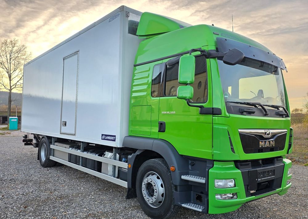 MAN TGM 18.320 / 18.290 / 15.290 / IZOTERMA / WINDA / 19PALET / E6 / 08.2018 / LIFT / SPROWADZONY / AUTOMAT / SYPIALKA / PIERWSZY WŁAŚCICIEL / BOCZNE DRZWI / STAN BARDZO DOBRY - Рефрижератор: фото 2 MAN TGM 18.320 / 18.290 / 15.290 / IZOTERMA / WINDA / 19PALET / E6 / 08.2018 / LIFT / SPROWADZONY / AUTOMAT / SYPIALKA / PIERWSZY WŁAŚCICIEL / BOCZNE DRZWI / STAN BARDZO DOBRY - Рефрижератор: фото 2