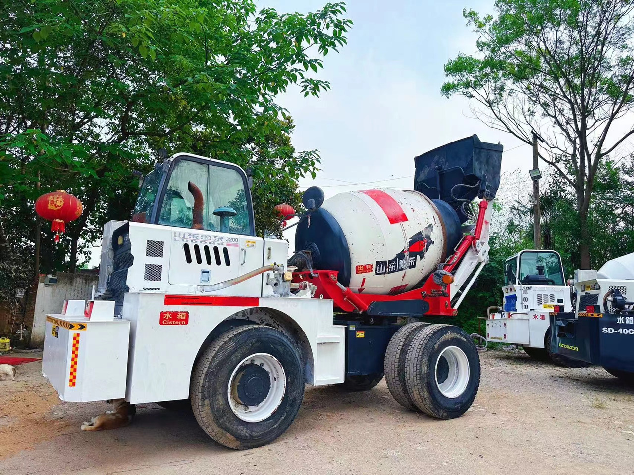 DEYI 2 cubic concrete mixer - Автобетоносмеситель: фото 2 DEYI 2 cubic concrete mixer - Автобетоносмеситель: фото 2