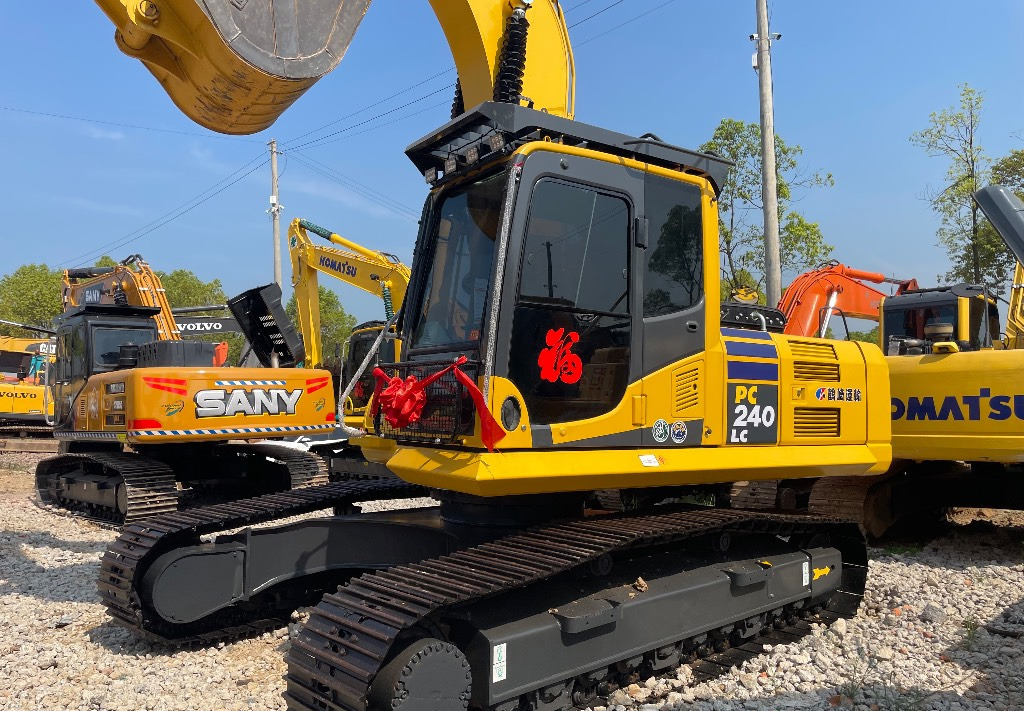Komatsu PC 240 PC220 PC240-8 - Гусеничный экскаватор: фото 2 Komatsu PC 240 PC220 PC240-8 - Гусеничный экскаватор: фото 2