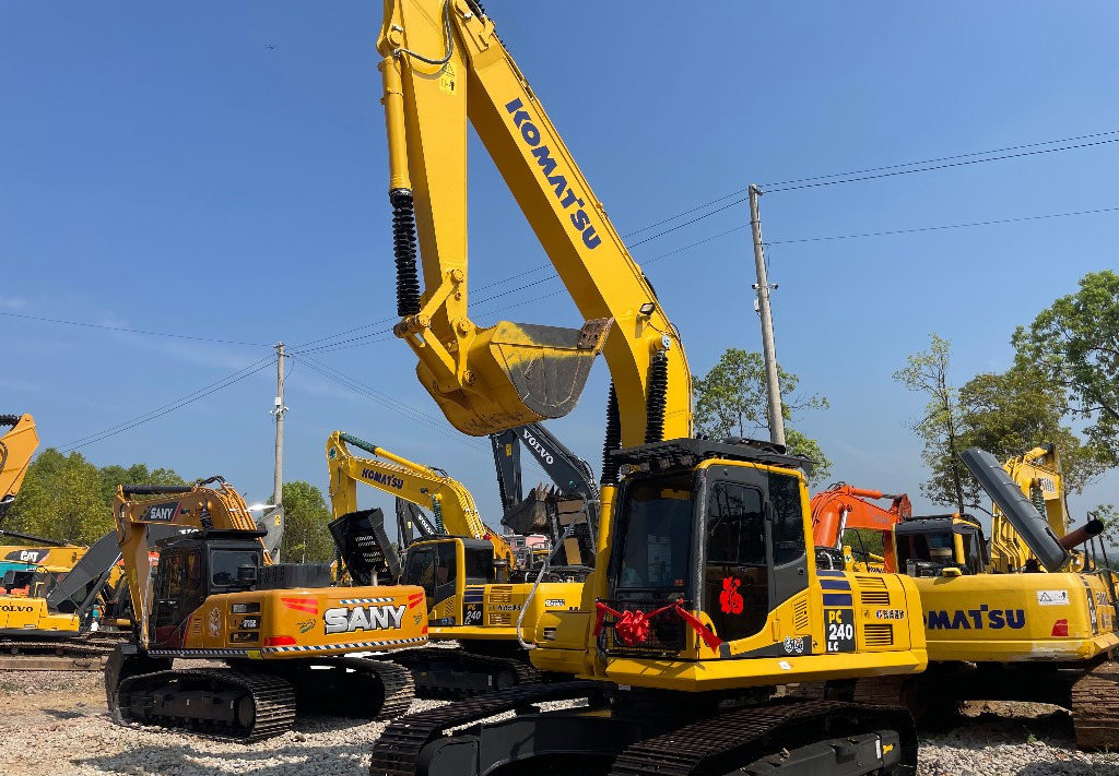 Komatsu PC 240 PC220 PC240-8 - Гусеничный экскаватор: фото 3 Komatsu PC 240 PC220 PC240-8 - Гусеничный экскаватор: фото 3
