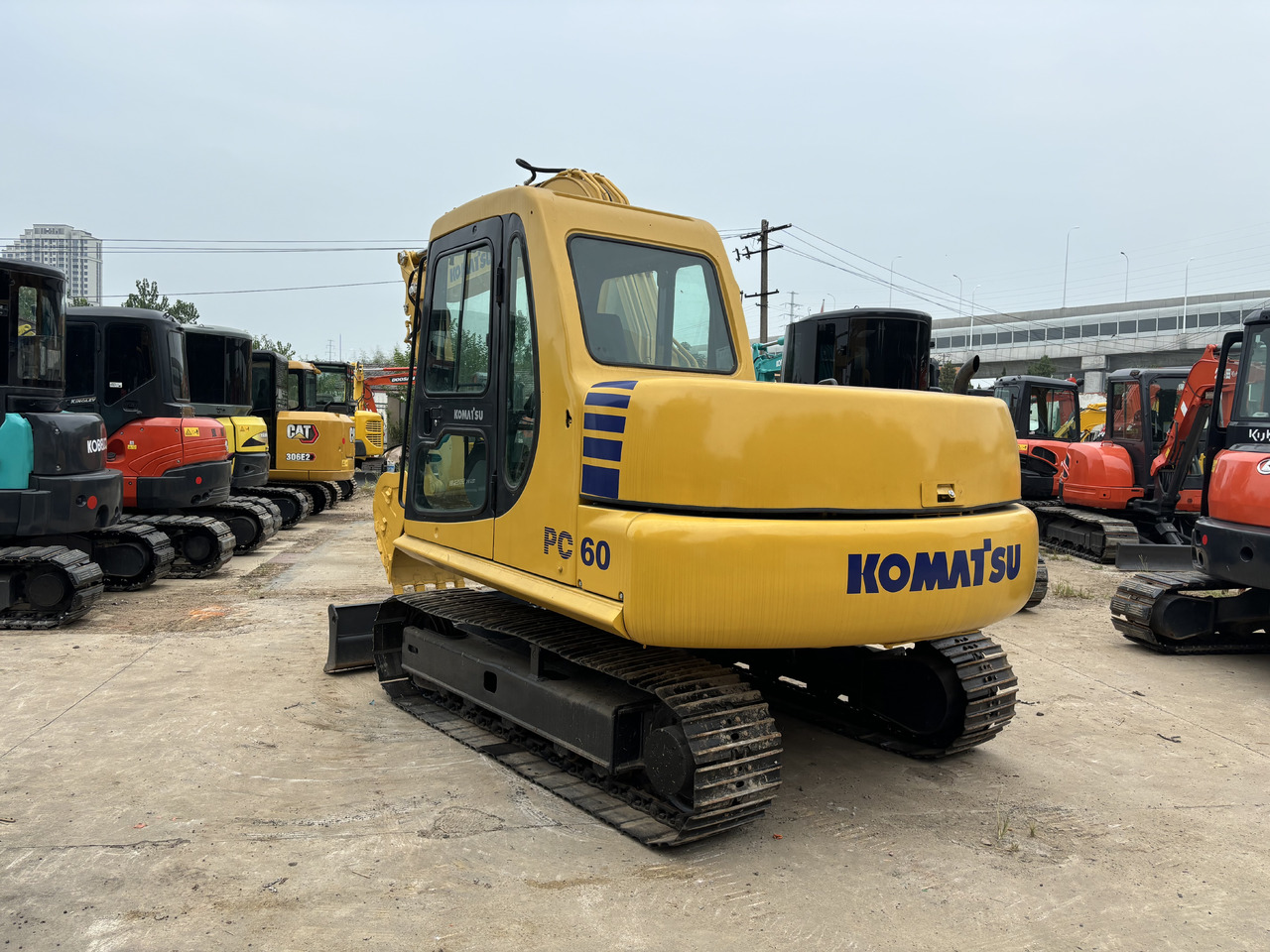 Komatsu PC 60-7 - Мини-экскаватор: фото 3 Komatsu PC 60-7 - Мини-экскаватор: фото 3