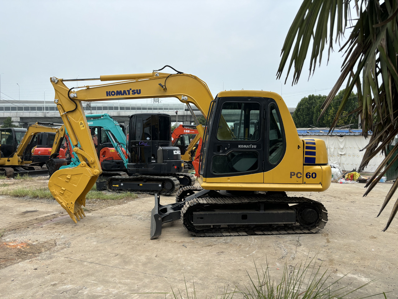 Komatsu PC 60-7 - Мини-экскаватор: фото 1 Komatsu PC 60-7 - Мини-экскаватор: фото 1