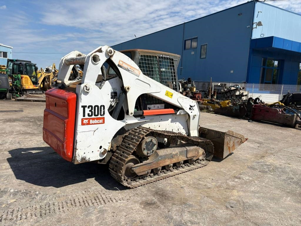 Bobcat T 300 - Мини-погрузчик с бортовым поворотом: фото 4 Bobcat T 300 - Мини-погрузчик с бортовым поворотом: фото 4