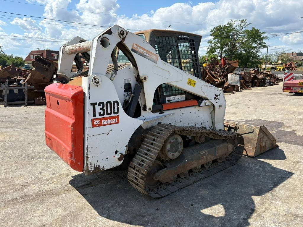 Bobcat T 300 - Мини-погрузчик с бортовым поворотом: фото 2 Bobcat T 300 - Мини-погрузчик с бортовым поворотом: фото 2