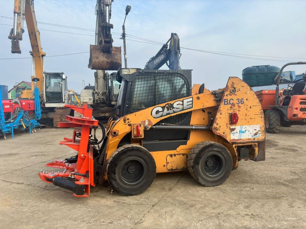 Case SR 250 - Мини-погрузчик с бортовым поворотом: фото 2 Case SR 250 - Мини-погрузчик с бортовым поворотом: фото 2