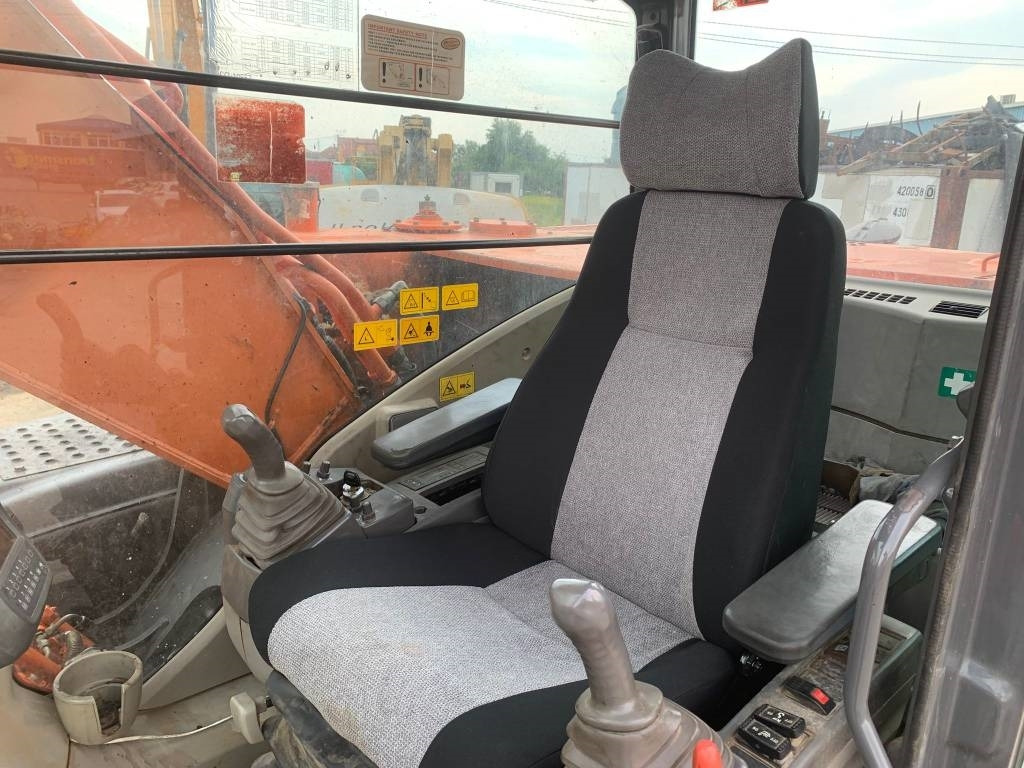 Гусеничный экскаватор Hitachi ZX 180 LC-3: фото 12 Гусеничный экскаватор Hitachi ZX 180 LC-3: фото 12