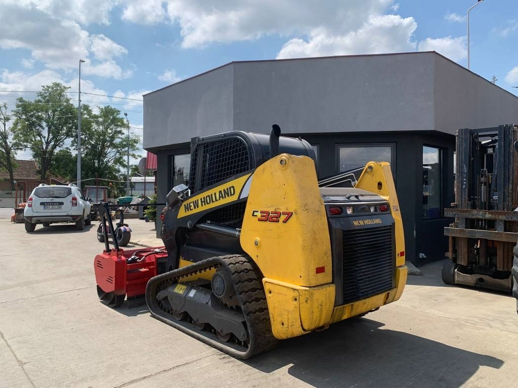 New Holland C327 - Мини-погрузчик с бортовым поворотом: фото 3 New Holland C327 - Мини-погрузчик с бортовым поворотом: фото 3