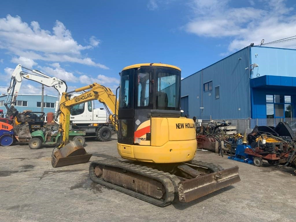 Мини-экскаватор New Holland EH 45: фото 7 Мини-экскаватор New Holland EH 45: фото 7