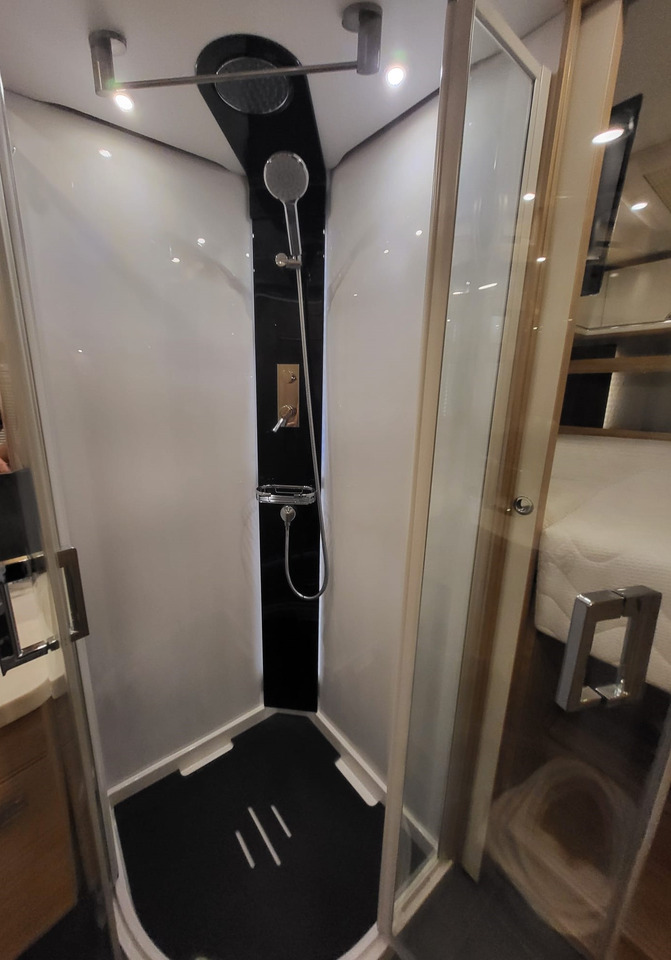 Интегрированный автодом NIESMANN + BISCHOFF 920: фото 21