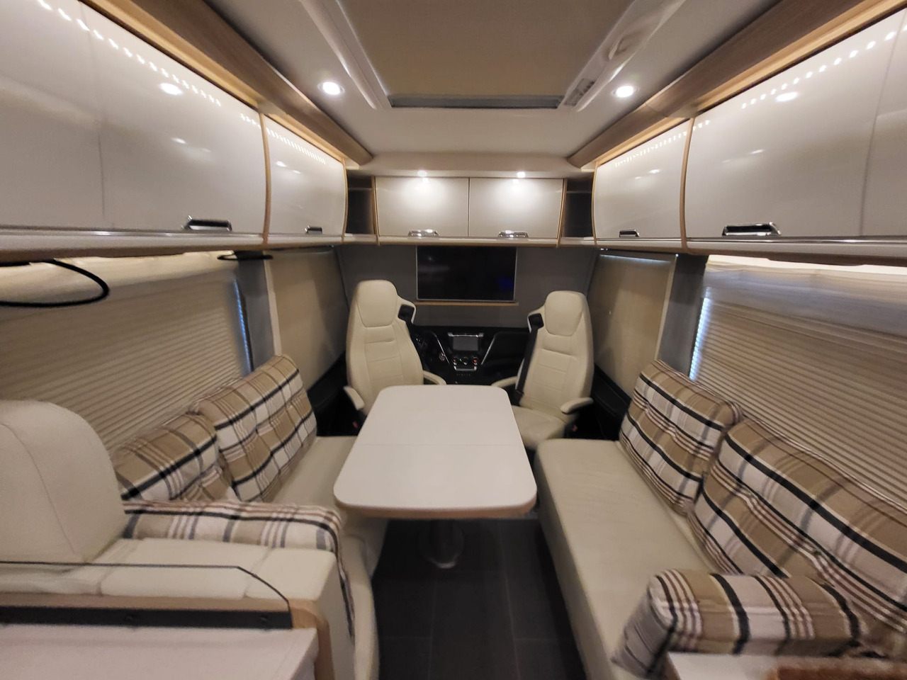 Интегрированный автодом NIESMANN + BISCHOFF 920: фото 6