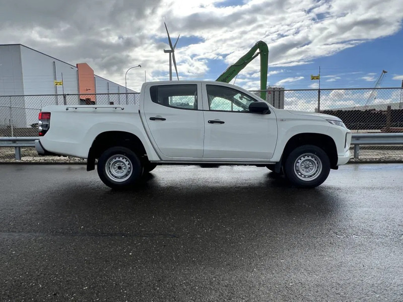 Новый Пикап, Грузопассажирский фургон Mitsubishi L200 4x4 - 8 UNITS in WHITE 2.5 D GL Double Cab - EURO 2 - NEW!! Ready for work!!!**: фото 6