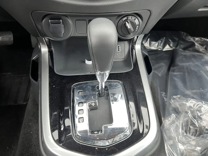 Новый Пикап, Грузопассажирский фургон Nissan Navara 4x4 2.5 D Double Cab - LE Plus - AUTOMATIC - FULL OPTIONS - EURO 2 - NEW!! - 3 UNITS: фото 14