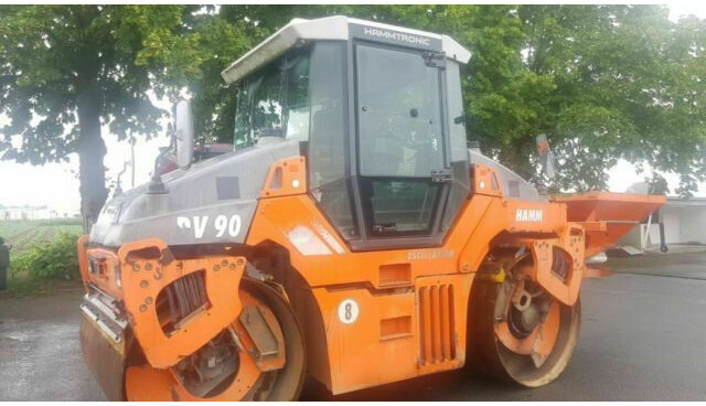 Hamm DV90 VO mit Streuer Klima German Maschine - Дорожный каток: фото 1 Hamm DV90 VO mit Streuer Klima German Maschine - Дорожный каток: фото 1