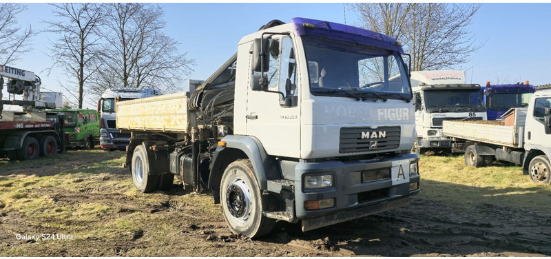 MAN TGM 18.220 4x2 3.S-Kipper mit Kran - Самосвал, Автоманипулятор: фото 1 MAN TGM 18.220 4x2 3.S-Kipper mit Kran - Самосвал, Автоманипулятор: фото 1