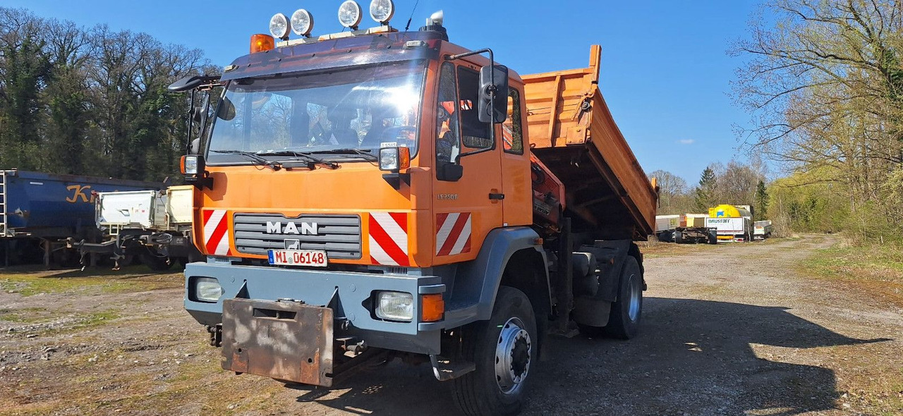 MAN TGM 18.240PS 4x4 3.S-Kipper mit Kran - Самосвал, Автоманипулятор: фото 2 MAN TGM 18.240PS 4x4 3.S-Kipper mit Kran - Самосвал, Автоманипулятор: фото 2