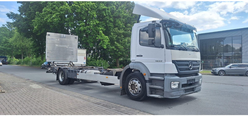 Mercedes-Benz 1833 2 Achser für BDF mit LBW - Грузовик-шасси: фото 2 Mercedes-Benz 1833 2 Achser für BDF mit LBW - Грузовик-шасси: фото 2