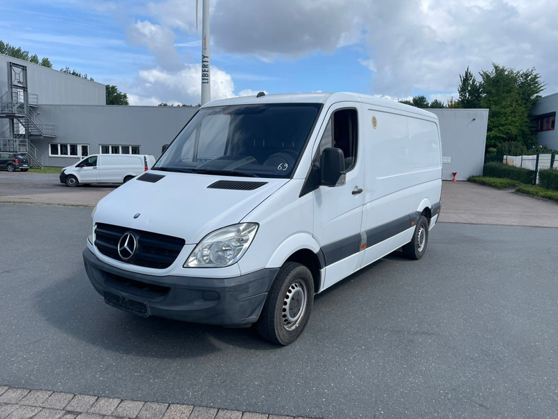 Mercedes-Benz Sprinter 315 - Цельнометаллический фургон: фото 1 Mercedes-Benz Sprinter 315 - Цельнометаллический фургон: фото 1