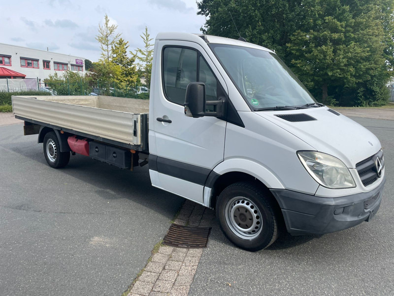 Mercedes-Benz Sprinter 316 - Малотоннажный бортовой грузовик: фото 1 Mercedes-Benz Sprinter 316 - Малотоннажный бортовой грузовик: фото 1