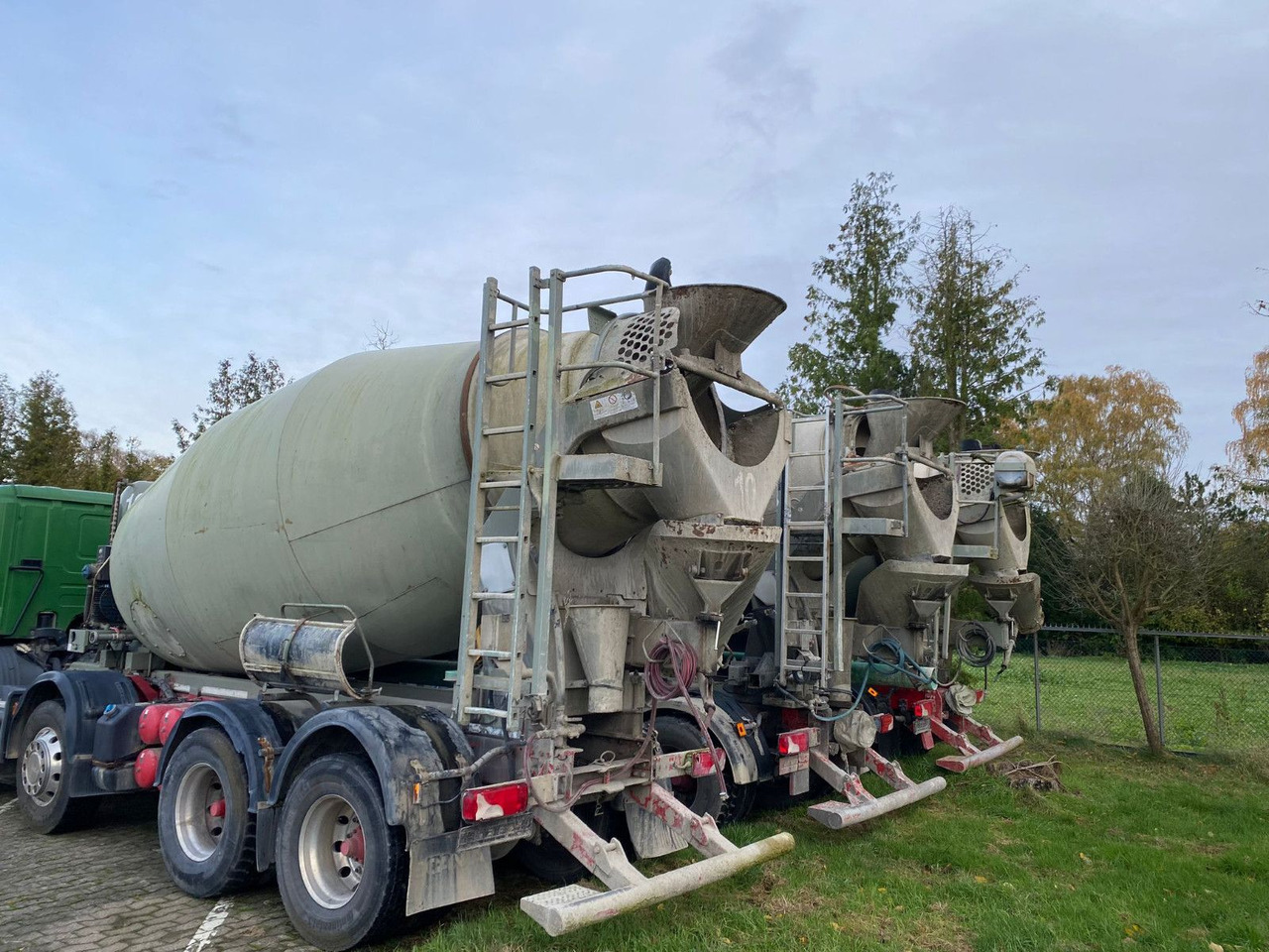 Scania 2x P360 Betonmischer 8x4 Blatt/Blatt E6 2 stück - Автобетоносмеситель: фото 5 Scania 2x P360 Betonmischer 8x4 Blatt/Blatt E6 2 stück - Автобетоносмеситель: фото 5