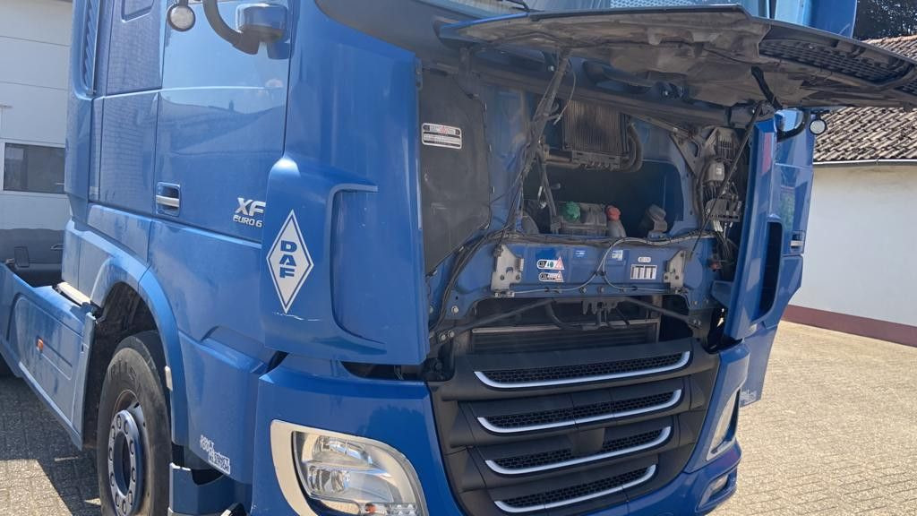 DAF XF 106.440PS SC SZM Top zustand 1-Hand - Тягач: фото 4 DAF XF 106.440PS SC SZM Top zustand 1-Hand - Тягач: фото 4