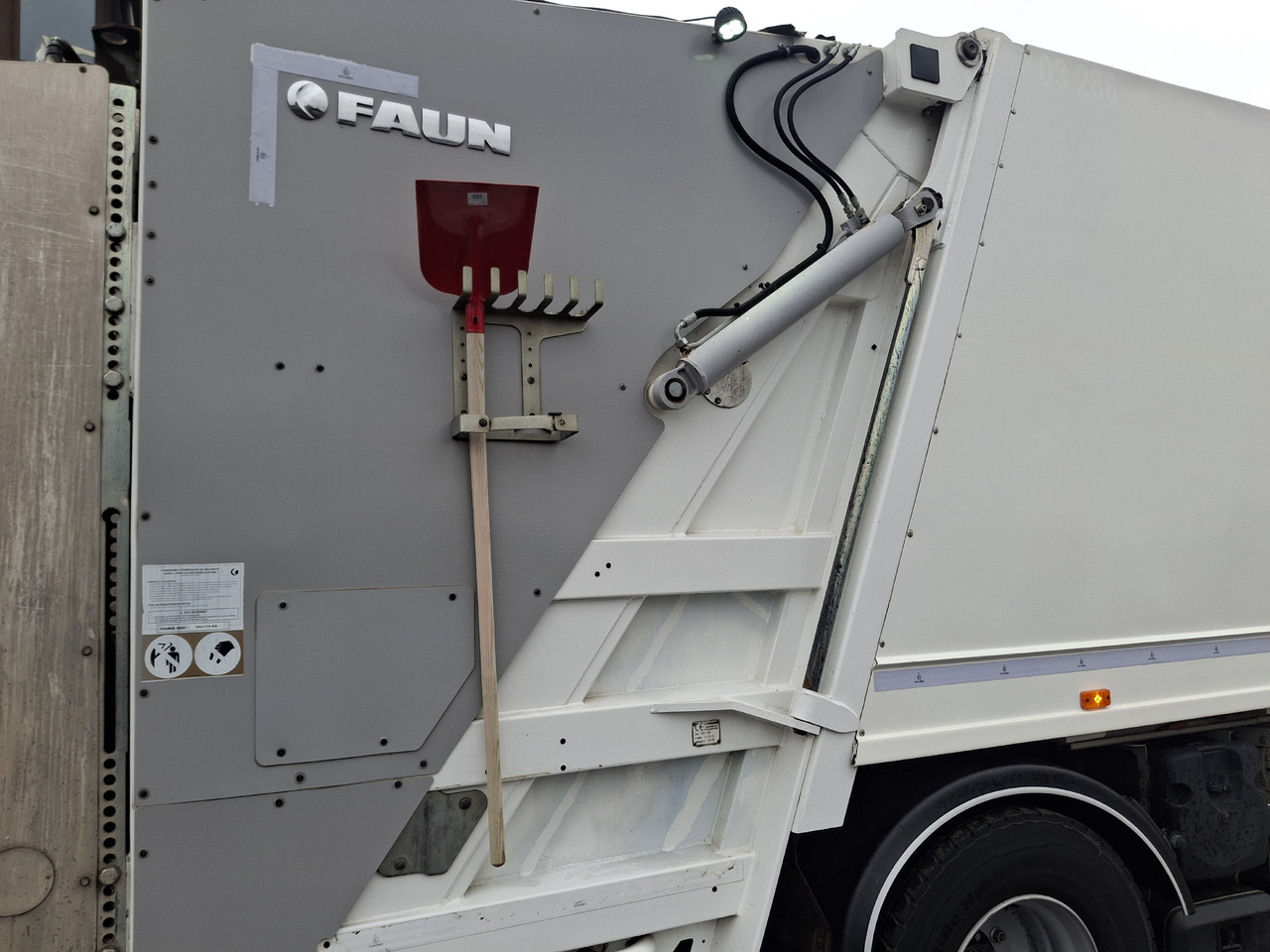 Мусоровоз IVECO Eurocargo 190EL28 Śmieciarka EURO 6 Garbage Truck Mullwagen FAUN: фото 24 Мусоровоз IVECO Eurocargo 190EL28 Śmieciarka EURO 6 Garbage Truck Mullwagen FAUN: фото 24