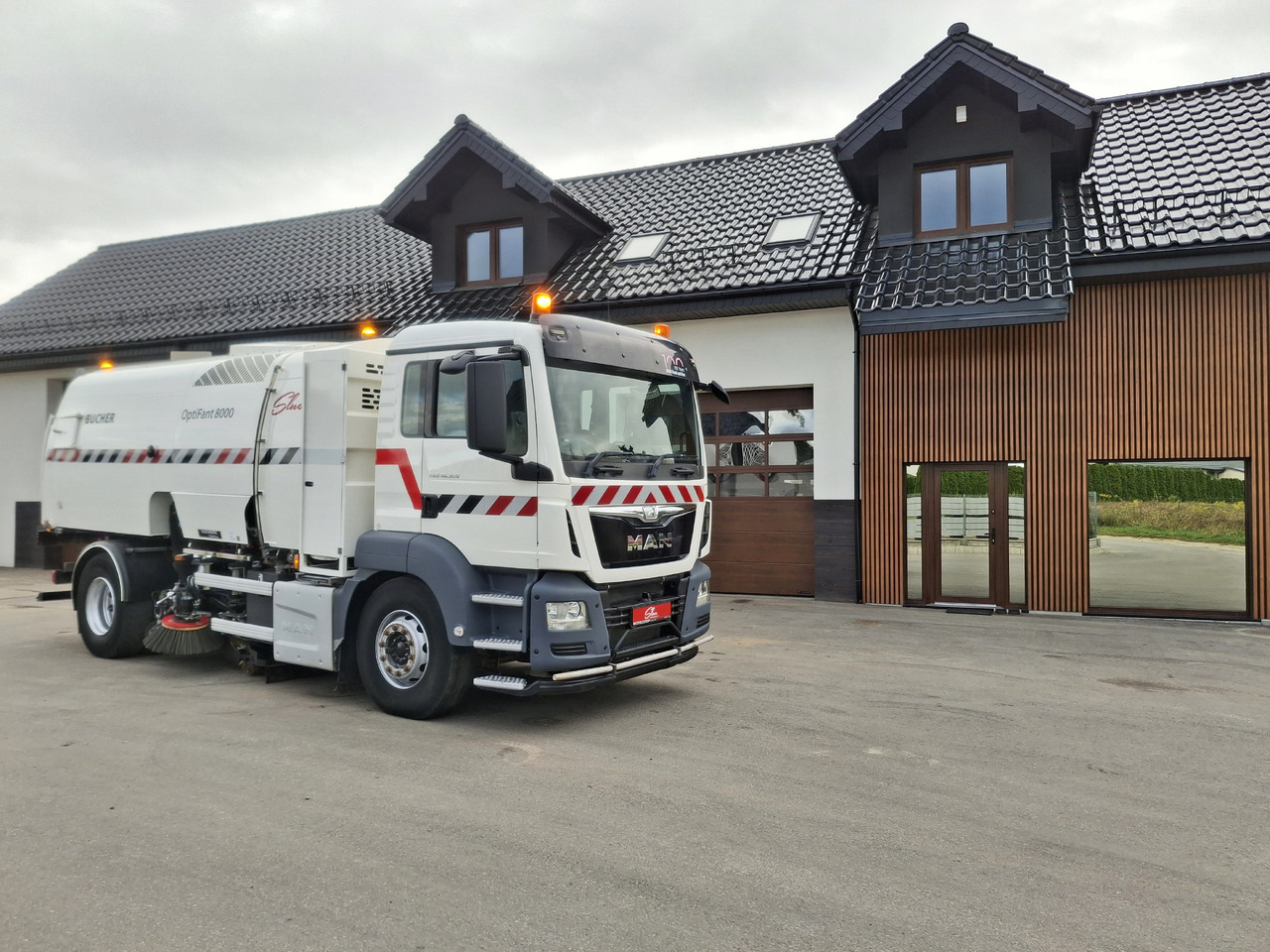 MAN TGS 18.320 Zamiatarka Kehrmaschine BUCHER OptiFant 8000 Karcher Euro 6 PM10 L/R Hochdruckreinigung - Подметально-уборочная машина: фото 1 MAN TGS 18.320 Zamiatarka Kehrmaschine BUCHER OptiFant 8000 Karcher Euro 6 PM10 L/R Hochdruckreinigung - Подметально-уборочная машина: фото 1