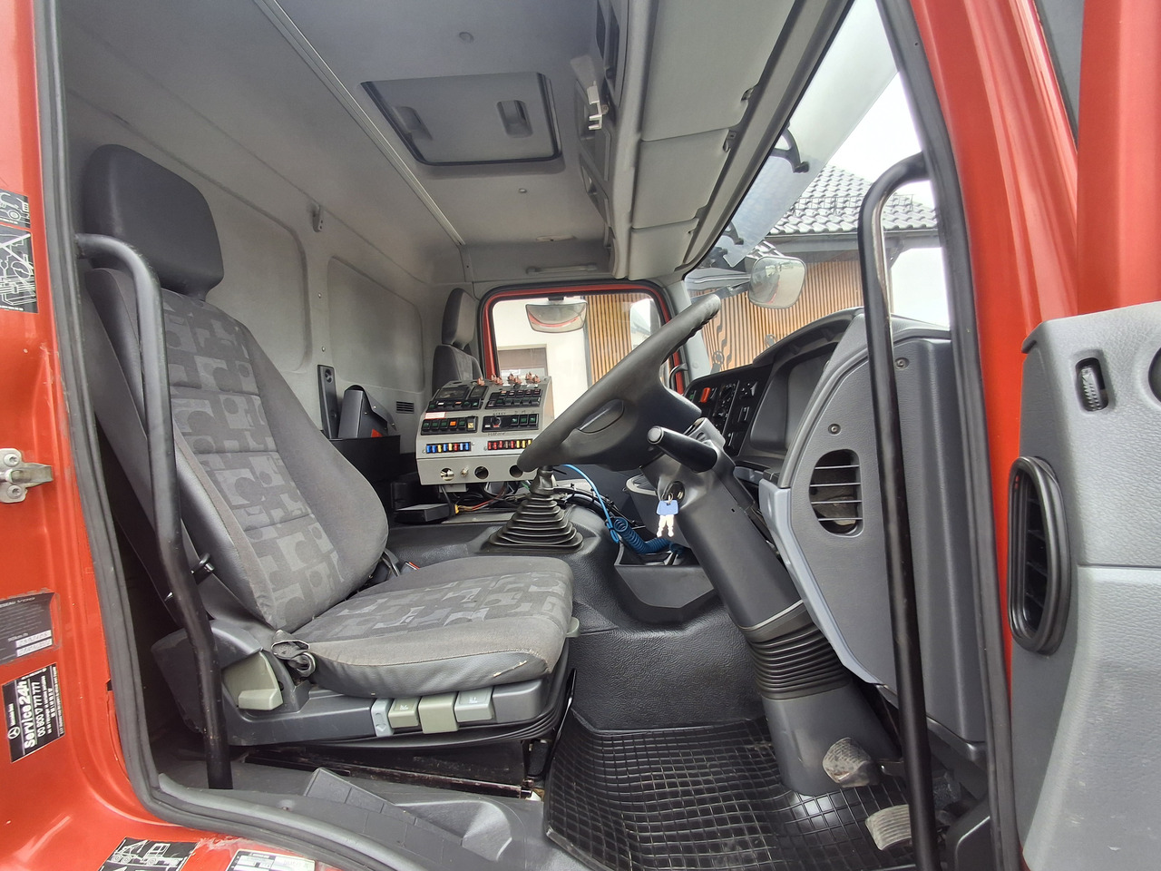 Подметально-уборочная машина MERCEDES-BENZ Axor 1829 Zamiatarka Kehrmaschine BUCHER 2 Motoren Karcher PM10 Odchwaszczarka Sweeper: фото 27 Подметально-уборочная машина MERCEDES-BENZ Axor 1829 Zamiatarka Kehrmaschine BUCHER 2 Motoren Karcher PM10 Odchwaszczarka Sweeper: фото 27