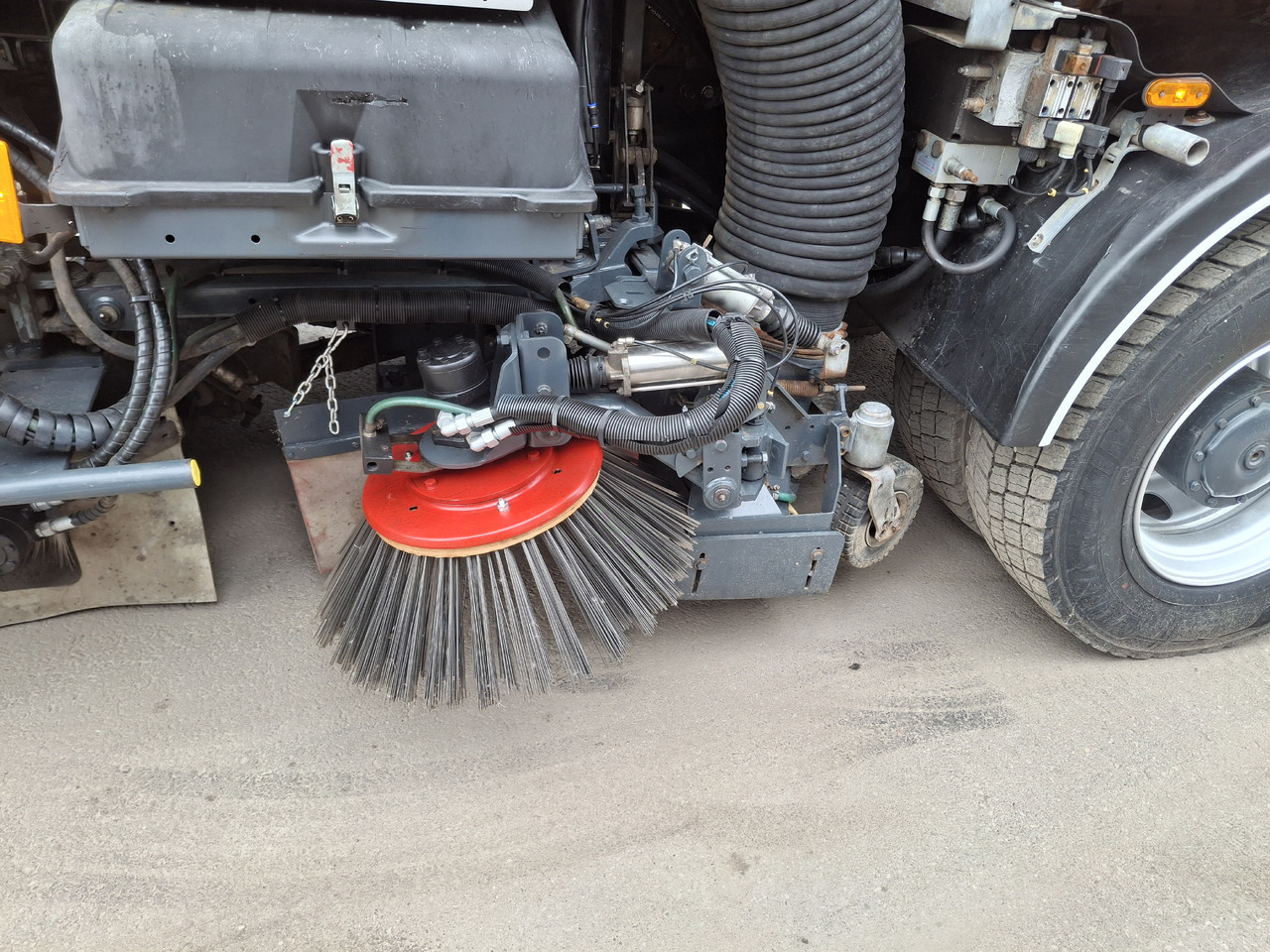 Подметально-уборочная машина MERCEDES-BENZ Axor 1829 Zamiatarka Kehrmaschine BUCHER 2 Motoren Karcher PM10 Odchwaszczarka Sweeper: фото 14 Подметально-уборочная машина MERCEDES-BENZ Axor 1829 Zamiatarka Kehrmaschine BUCHER 2 Motoren Karcher PM10 Odchwaszczarka Sweeper: фото 14