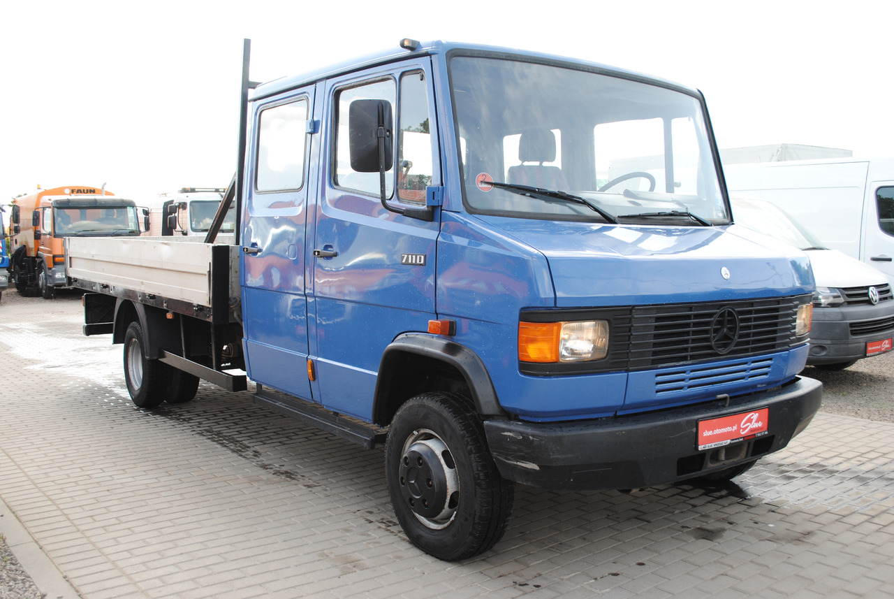 Mercedes-Benz 711D Doka Dubel Kabina Pritsche Doppelkabine - Грузовик бортовой/ Платформа: фото 1 Mercedes-Benz 711D Doka Dubel Kabina Pritsche Doppelkabine - Грузовик бортовой/ Платформа: фото 1