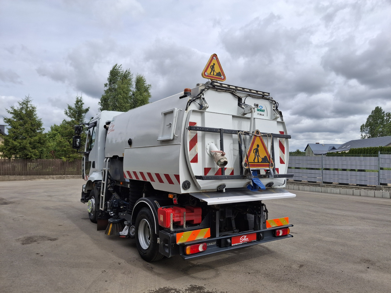 RENAULT Midlum 220 Zamiatarka Johnston VS500 Szczotki L/R Obie Strony Napęd Hydrostatyczny 2012r - Подметально-уборочная машина: фото 4 RENAULT Midlum 220 Zamiatarka Johnston VS500 Szczotki L/R Obie Strony Napęd Hydrostatyczny 2012r - Подметально-уборочная машина: фото 4