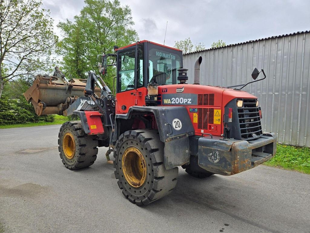 Komatsu WA200PZ-6 - Колёсный погрузчик: фото 2 Komatsu WA200PZ-6 - Колёсный погрузчик: фото 2