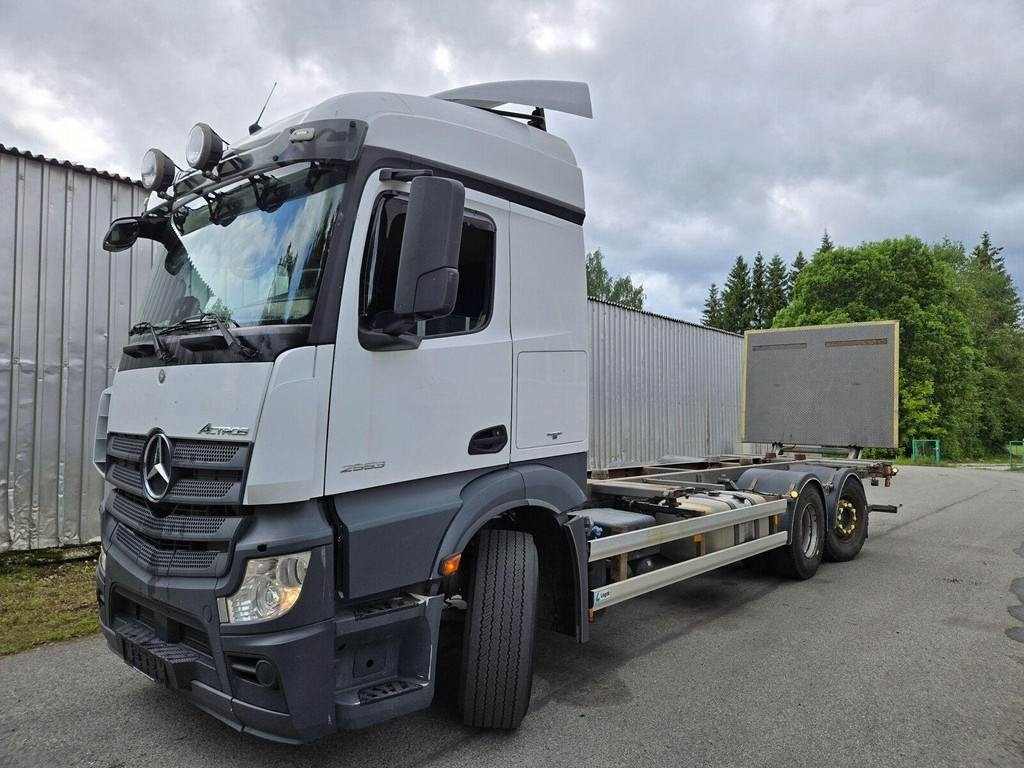 Mercedes-Benz ACTROS 2553 6X2 LAGAB - Грузовик-контейнеровоз/ Сменный кузов: фото 1 Mercedes-Benz ACTROS 2553 6X2 LAGAB - Грузовик-контейнеровоз/ Сменный кузов: фото 1