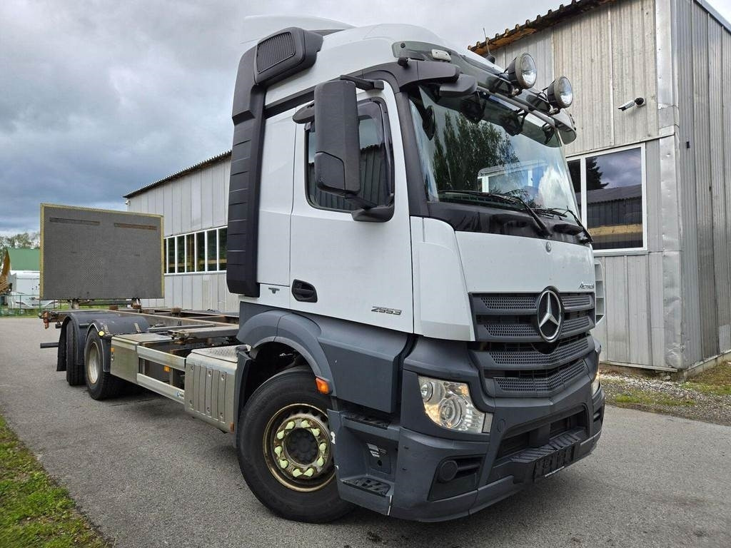 Mercedes-Benz ACTROS 2553 6X2 LAGAB - Грузовик-контейнеровоз/ Сменный кузов: фото 4 Mercedes-Benz ACTROS 2553 6X2 LAGAB - Грузовик-контейнеровоз/ Сменный кузов: фото 4
