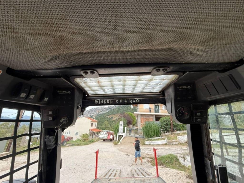 CAT 216 - Мини-погрузчик с бортовым поворотом: фото 5 CAT 216 - Мини-погрузчик с бортовым поворотом: фото 5