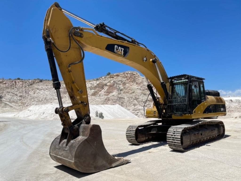 CAT 330 D LN - Гусеничный экскаватор: фото 2 CAT 330 D LN - Гусеничный экскаватор: фото 2